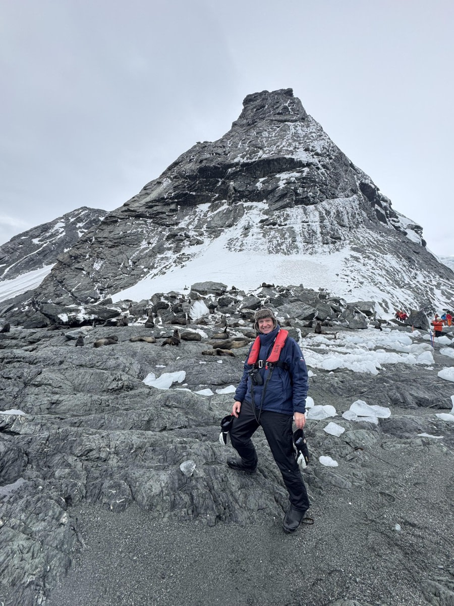Rare landing on Elephant island